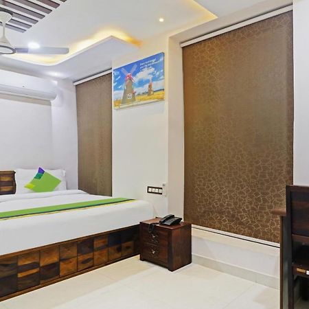 Treebo J A Royal Suites Manikonda Hyderabad Esterno foto