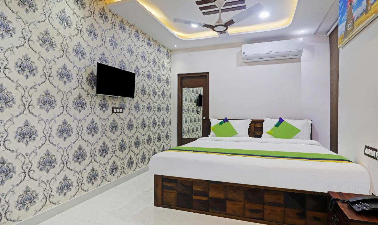 Treebo J A Royal Suites Manikonda Hyderabad Esterno foto