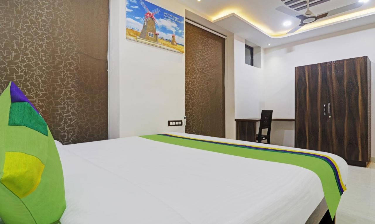 Treebo J A Royal Suites Manikonda Hyderabad Esterno foto