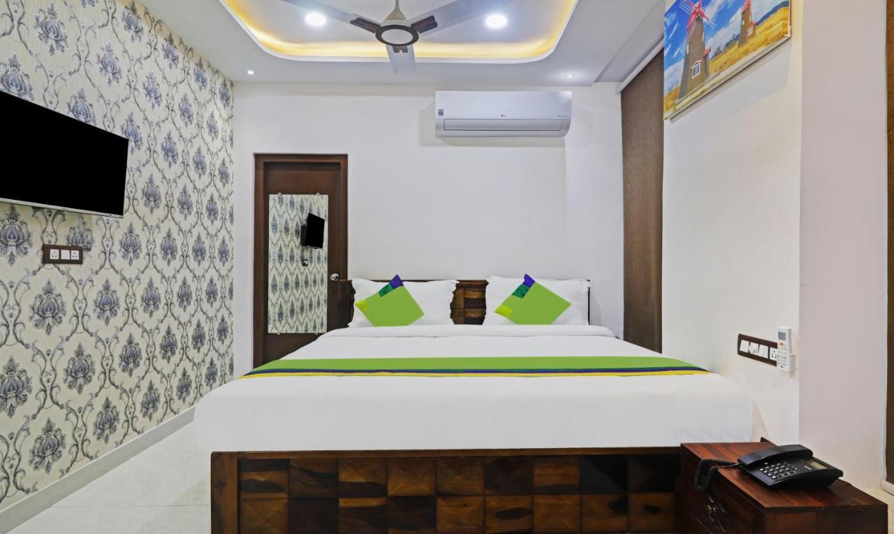 Treebo J A Royal Suites Manikonda Hyderabad Esterno foto