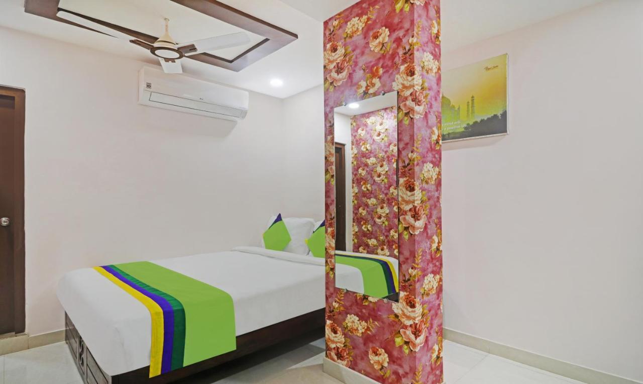 Treebo J A Royal Suites Manikonda Hyderabad Esterno foto